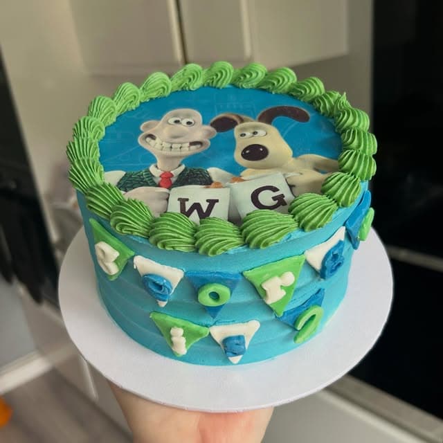 Cutesy little themed cake💚
